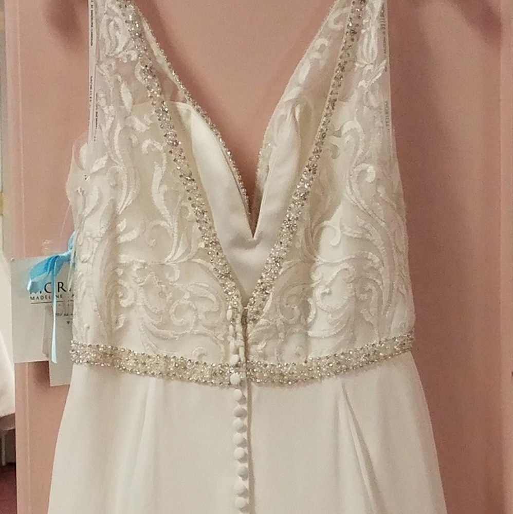 Wedding Dress - Picture 2 of 8
